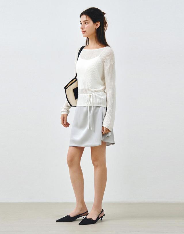 몽돌 시스루 레이스업 니트 블라우스 화이트 MDBL009WHITE 착용컷
