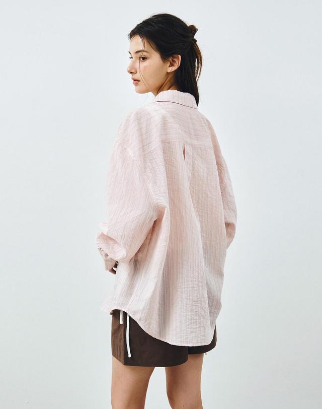 몽돌 스트라이프 시스루 오버핏 셔츠 라이트핑크 MDSH019STLPINK 착용컷
