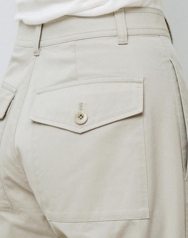몽돌 버튼 포켓 스트레이트 팬츠 베이지 MDPT078BEIGE 착용컷