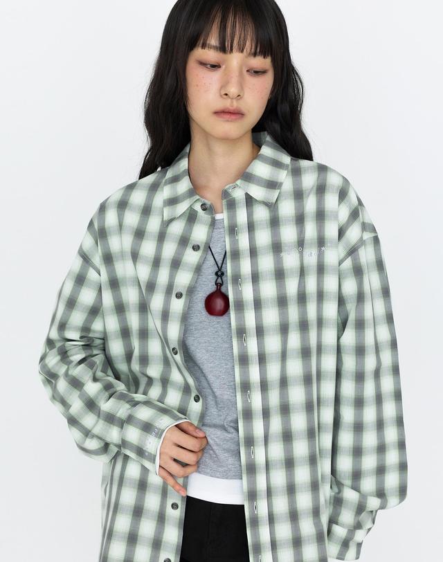 몽돌 로고 포인트 오버핏 체크 셔츠 그린 MDSH031GREEN 착용컷