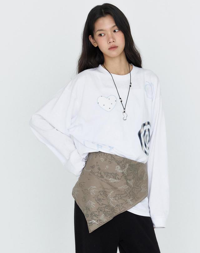 몽돌 패치워크 그래픽 긴팔 티셔츠 화이트 MDTS105WHITE 착용컷