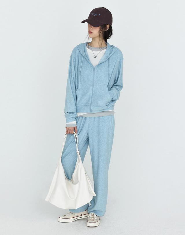 몽돌 소프트 에센셜 밴딩 조거 팬츠 블루 MDPT090BLUE 착용컷