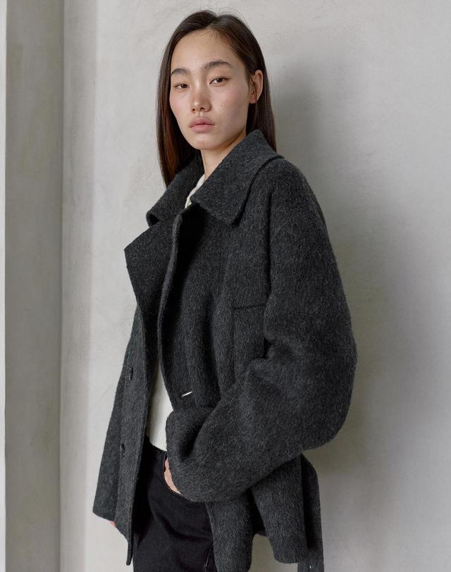 몽돌 울 알파카 핸드메이드 벨티드 숏 코트 차콜 MDCT020CHARCOAL 착용컷