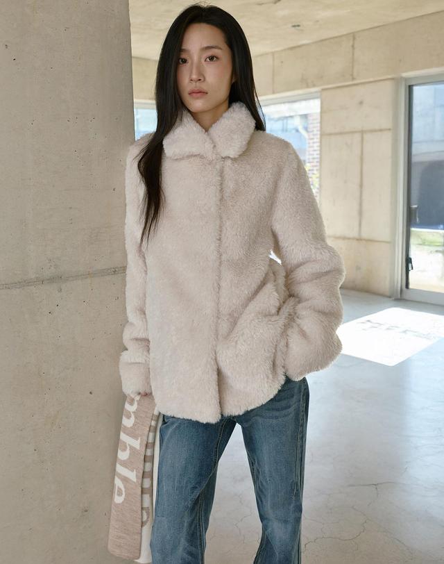 몽돌 카라 퍼 하프 자켓 아이보리 MDJK057IVORY 착용컷