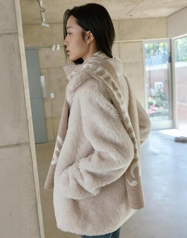 몽돌 카라 퍼 하프 자켓 아이보리 MDJK057IVORY 착용컷