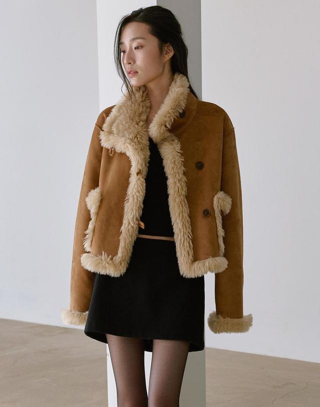 몽돌 리버시블 하이넥 숏 무스탕 카멜 MDJK056CAMEL 착용컷