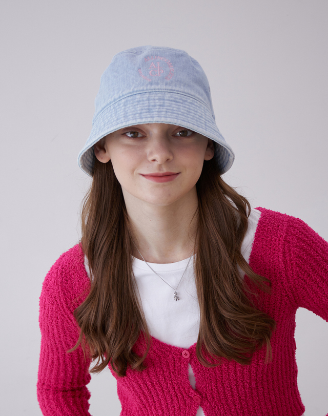 올인컴플리트 Round Logo Bucket Hat (Light Blue Denim) 착용컷