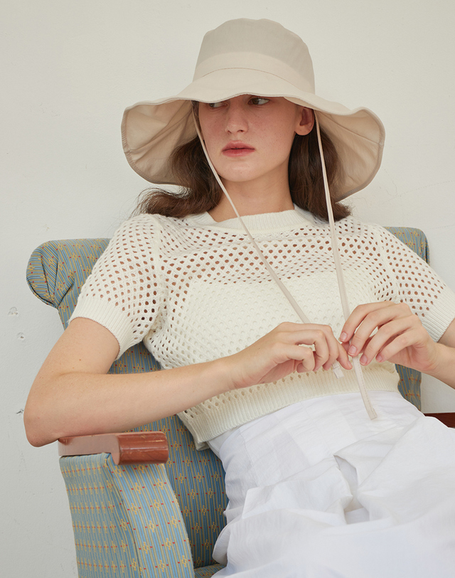 올인컴플리트 Nylon Strap Wide Bucket Hat (Beige) 착용컷