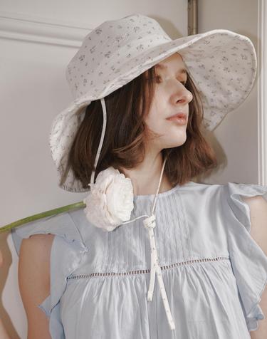 Floral Strap Wide Bucket Hat (2 Colors)