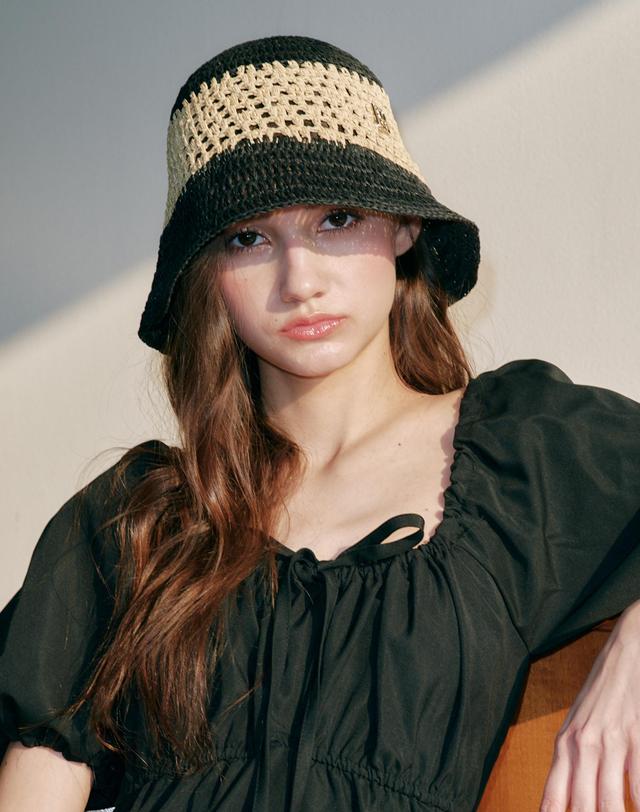 올인컴플리트 Color Block Paper Crochet Hat (2 Colors) 착용컷