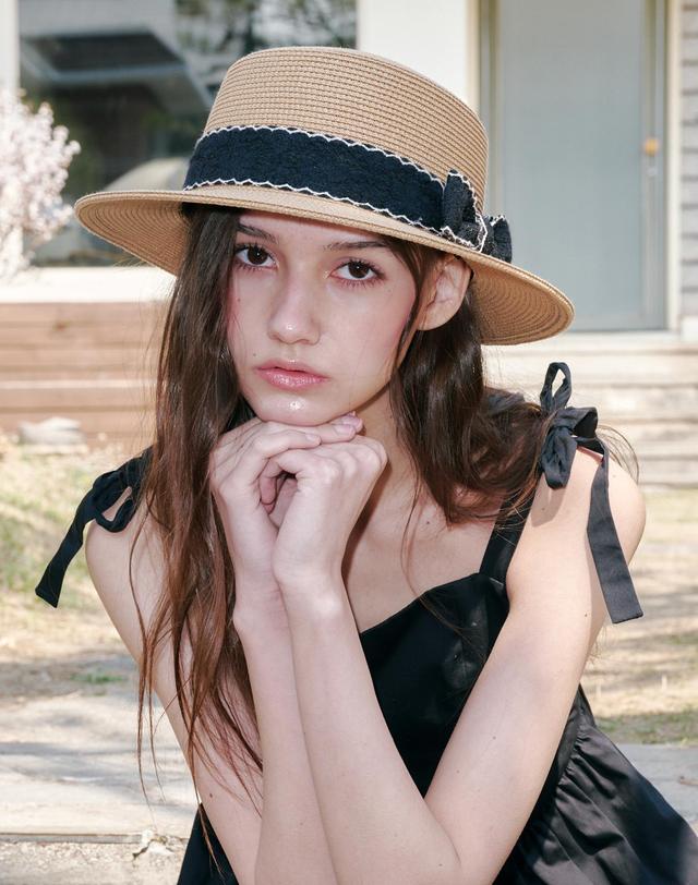 올인컴플리트 Wave Ribbon Boater Hat (2 Colors) 착용컷