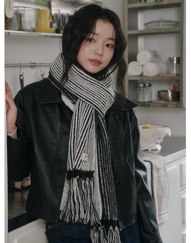 올인컴플리트 Rain Tassel Knit Muffler (6 Colors) 착용컷
