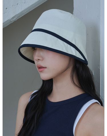 Contrast Line Moon Bucket Hat (2 Colors)