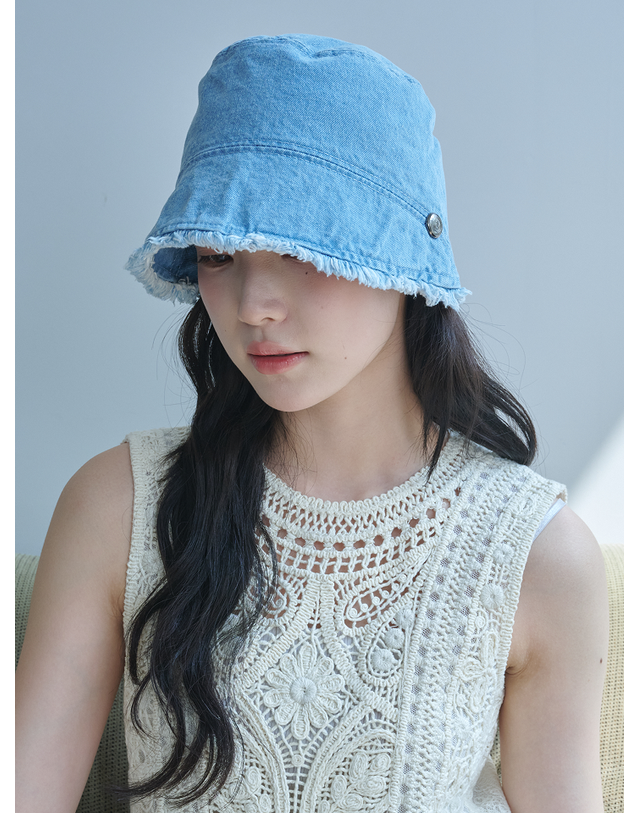올인컴플리트 Frayed Hem Moon Bucket Hat (2 Colors) 착용컷
