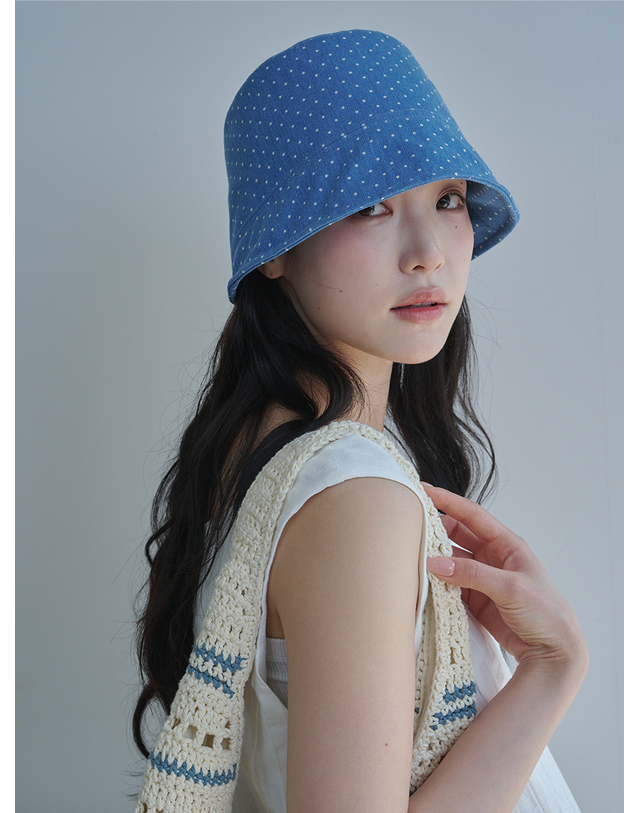 올인컴플리트 Dot Denim Moon Bucket Hat 착용컷