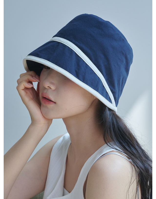 올인컴플리트 Contrast Line Moon Bucket Hat (2 Colors) 착용컷