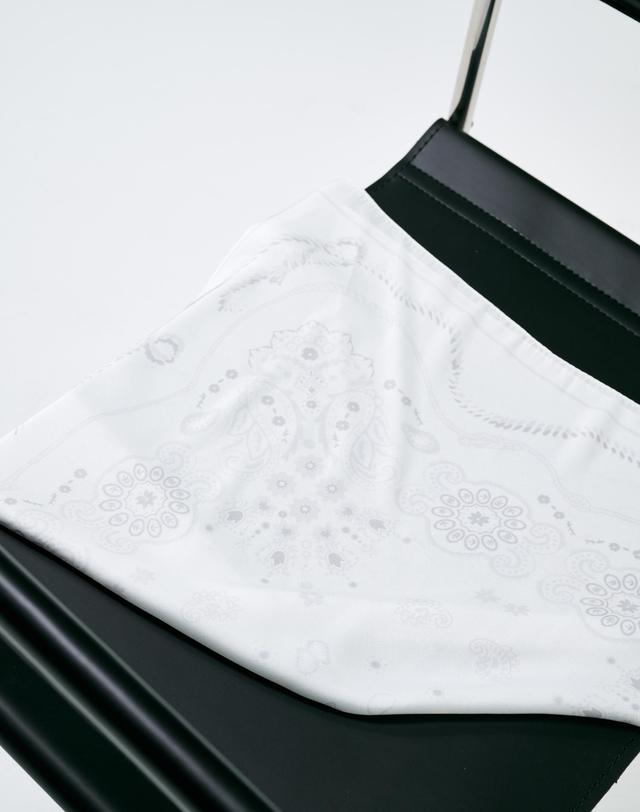 크림골프 bandana print scarf 반다나 프린트 스카프 착용컷