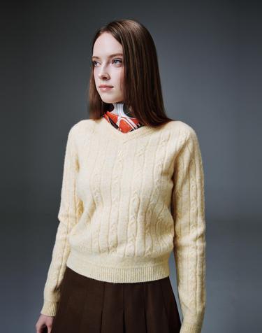 Alpaca Cable V-Neck Knit 알파카 케이블 브이넥 니트