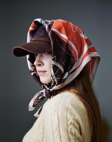 Carriage Graphic Scarf 캐리지 그래픽 스카프