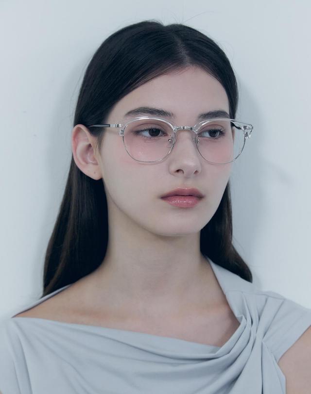 오아트 Alcott Glasses [CRYSTAL] 착용컷