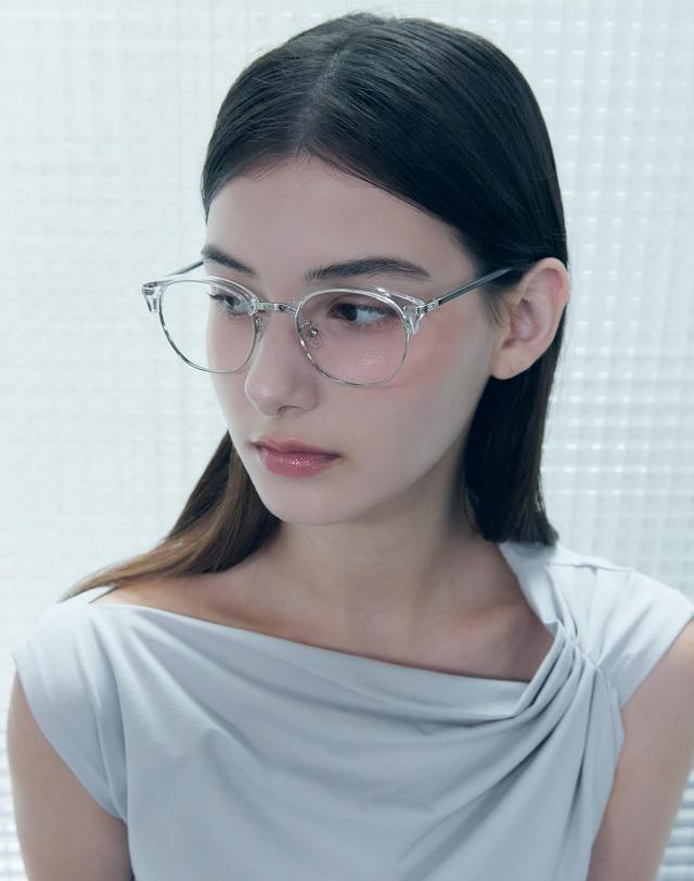 오아트 Alcott Glasses [CRYSTAL] 착용컷