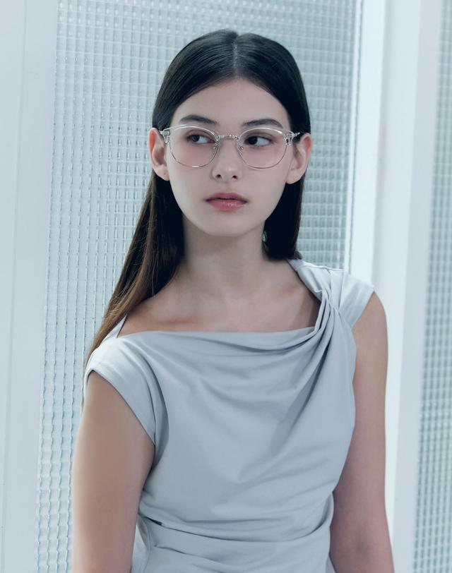 오아트 Alcott Glasses [CRYSTAL] 착용컷