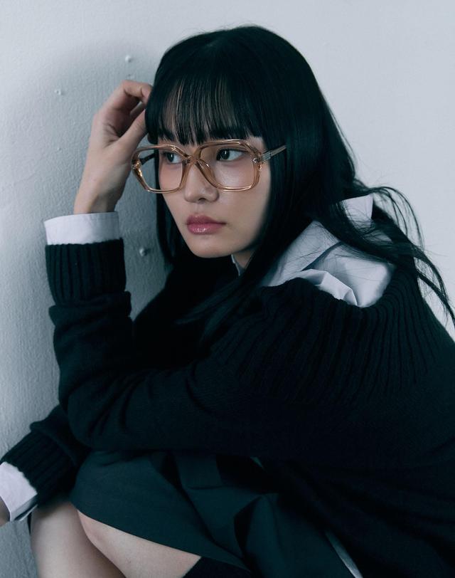 오아트 Theron Glasses [CRYSTAL BEIGE] 착용컷