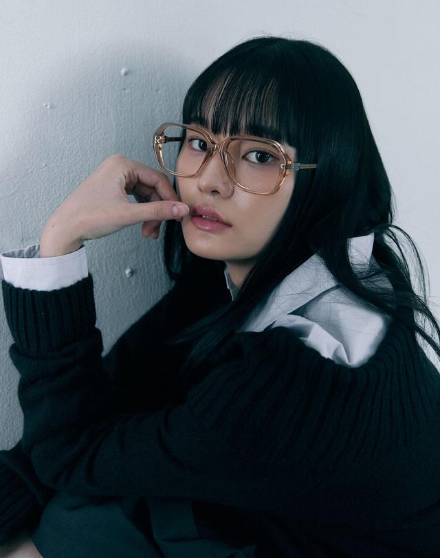 오아트 Theron Glasses [CRYSTAL BEIGE] 착용컷