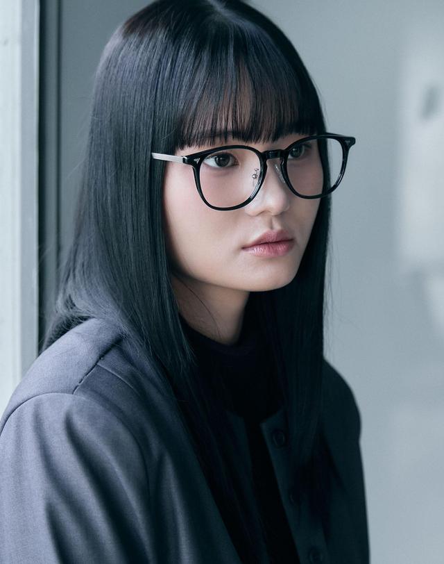 오아트 Arden Glasses [BLACK SILVER] 착용컷