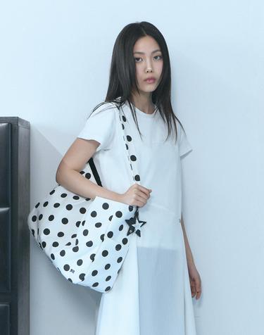 Dot Pleats Shoulder Bag [WHITE]