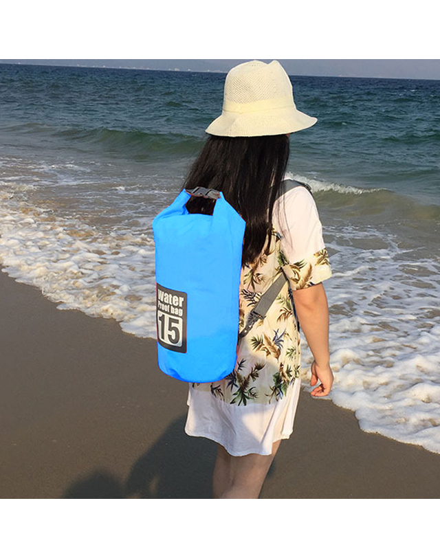 비투비월드 물놀이 세이프 워터 방수백(15L) (스카이) 수영장가방 착용컷