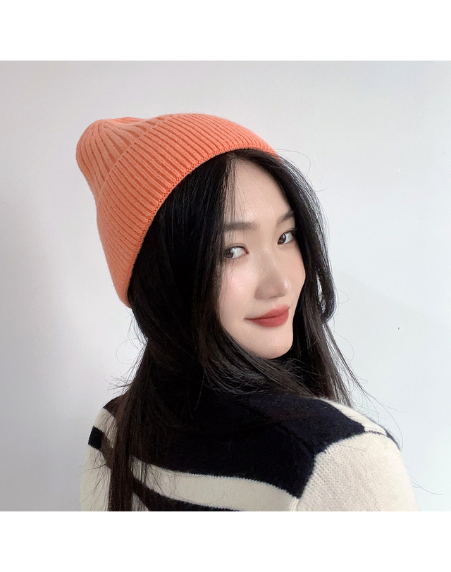 비투비월드 컬러팝 니트 비니(오렌지) 모자 착용컷