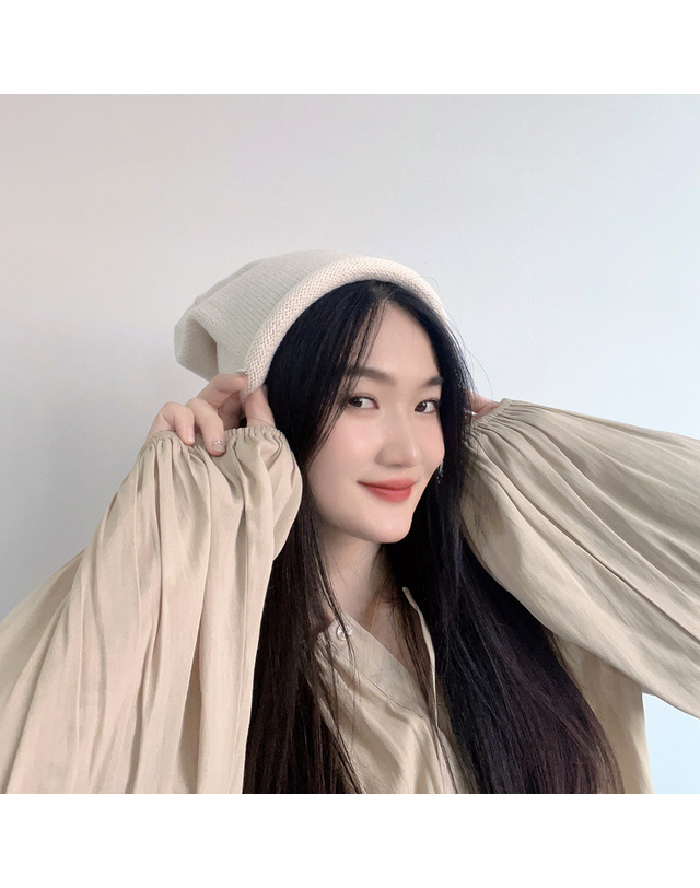 비투비월드 롤업 스트링 니트 비니(아이보리) 니트모자 착용컷