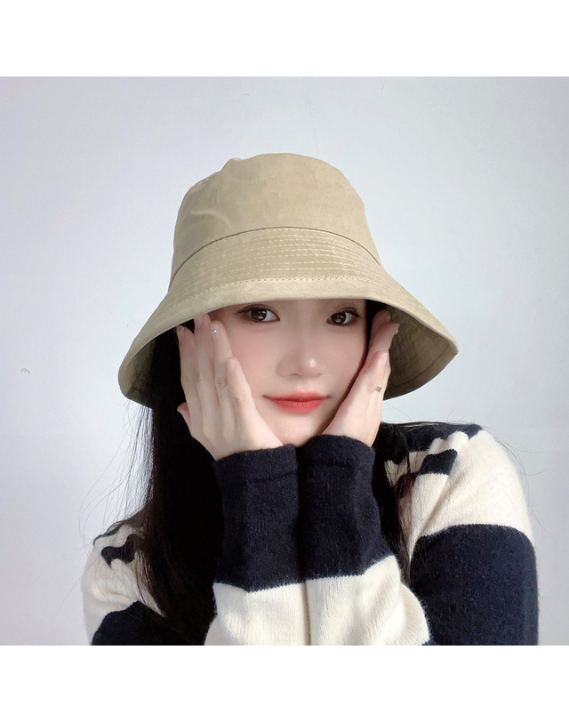 비투비월드 스탠다드 여성용 버킷햇(브라운) 착용컷