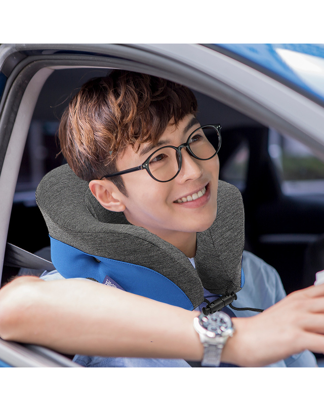 비투비월드 넥필로 메모리폼 목베개(블루) 휴대용목쿠션 착용컷