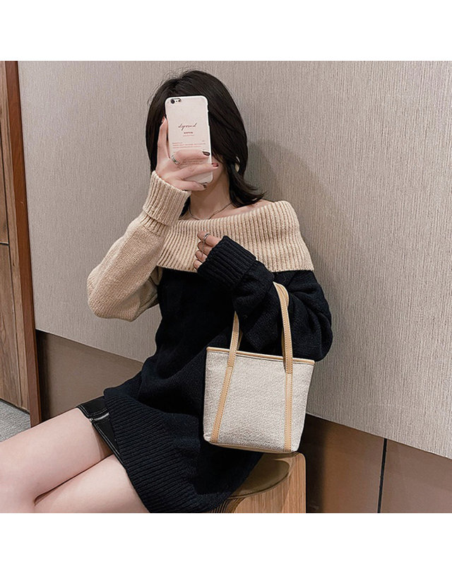 비투비월드 [아일렌]모모 캔버스 토트백(베이지) 착용컷