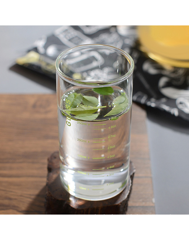 로하티 [로하티]눈금패턴 내열 유리컵(350ml) (그린) 착용컷