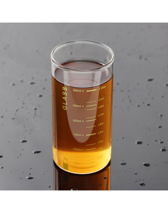 로하티 [로하티]눈금패턴 내열 유리컵(350ml) (그린) 착용컷
