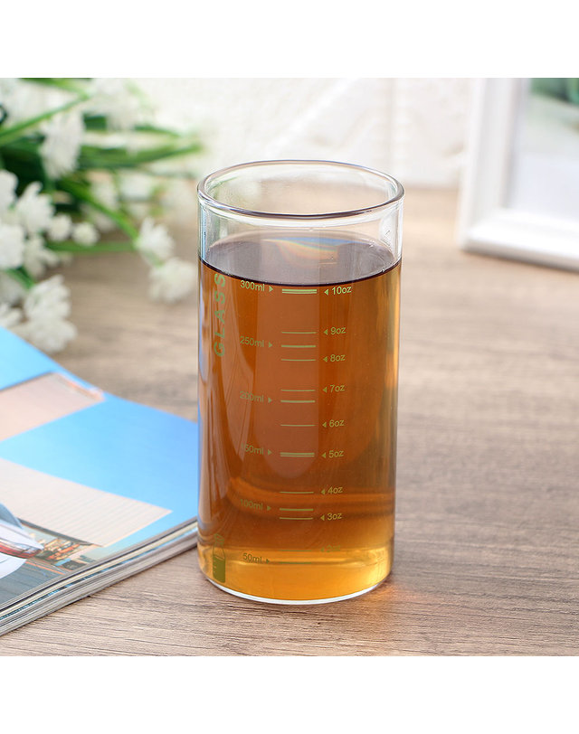 로하티 [로하티]눈금패턴 내열 유리컵(350ml) (그린) 착용컷