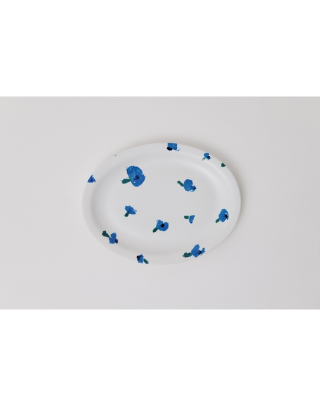카비네트 FLOWER OVAL PLATE (BLUE) by 이우연x카비네트 착용컷