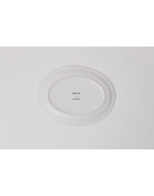 카비네트 FLOWER OVAL PLATE (BLUE) by 이우연x카비네트 착용컷