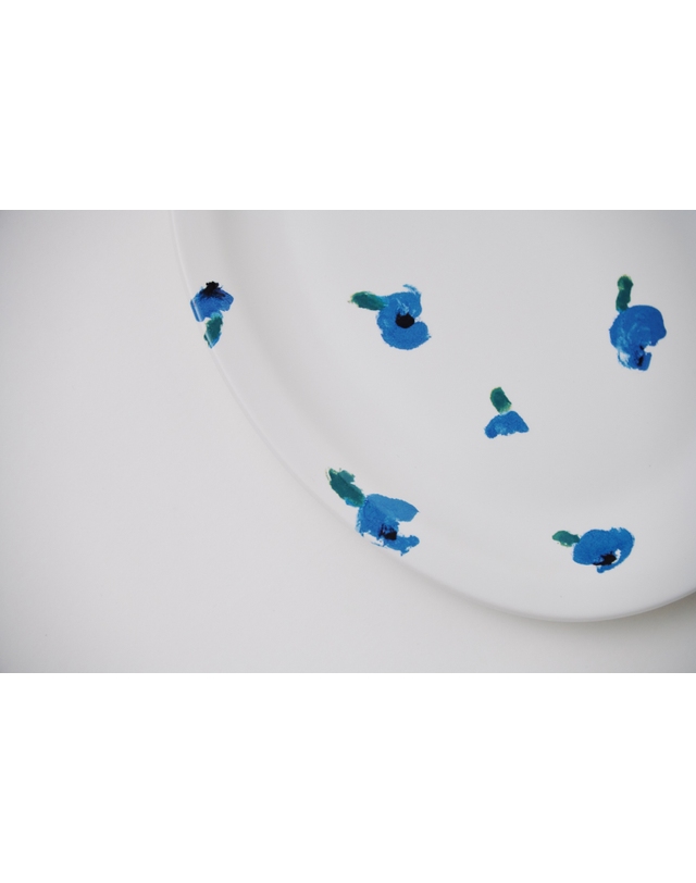 카비네트 FLOWER OVAL PLATE (BLUE) by 이우연x카비네트 착용컷