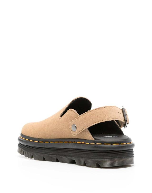 닥터마틴 [해외직구] 26SS Dr Martens 뮬 Zebzag Dr Martens in 가죽 스웨이드 con cinturino e punta tonda 31737439 TP582135257 착용컷