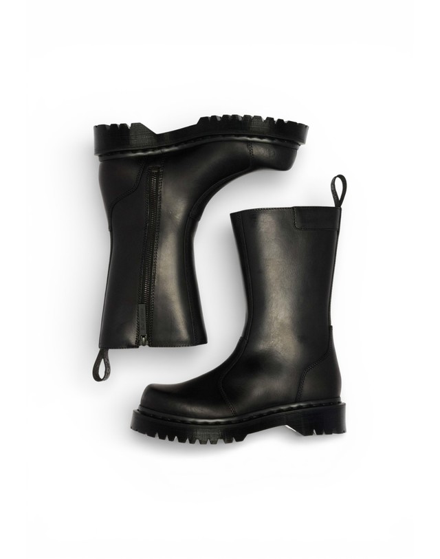 닥터마틴 [해외직구] 26SS Dr Martens Rejena 블랙 Old Harness 42803001 42803001 TP575959903 착용컷