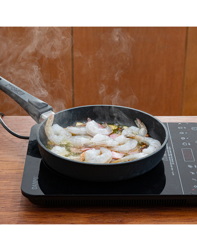 로메이키친 유로룩스 독일 주물 프라이팬 24cm 착용컷