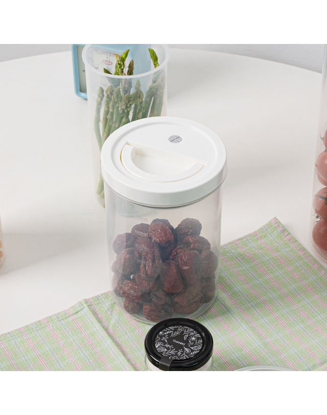 로메이키친 롬에어 리모락 시리즈 핸디락 1500ml 밀폐 보관 냉장고 정리 용기 착용컷