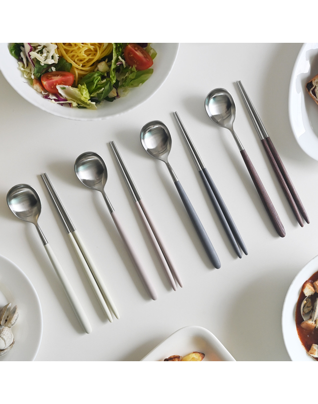 로메이키친 마시피렌체 프리미엄 한식 수저세트 4컬러 선물용 패키지 포장 착용컷