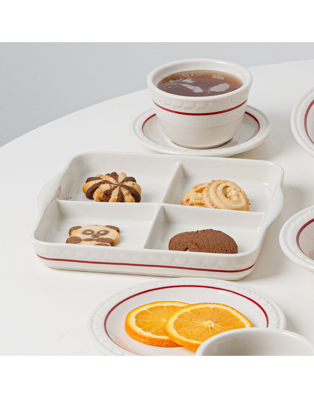 로메이키친 정품 시라쿠스 쉐난고 카디날 사각 4칸 나눔접시 착용컷