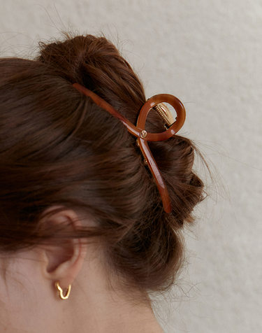 Twist metal point hair clip_brown syrup HC004