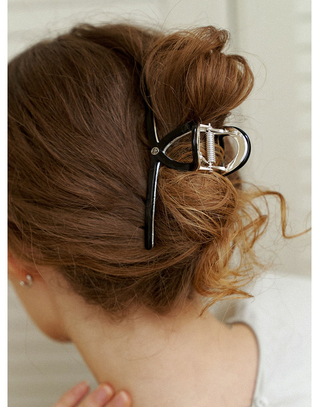 오블라 Twist metal point hair clip_real black silver HC007 착용컷